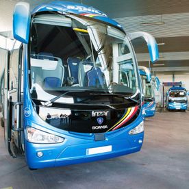 Autocares Rámila S.L. flota de autocares azules