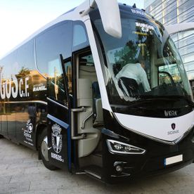 Autocares Rámila S.L. autocar negro del Burgos CF