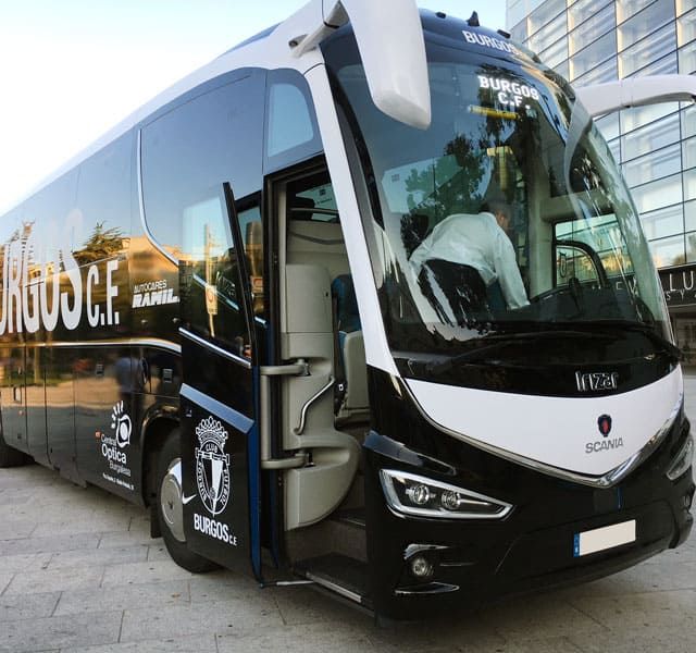 Autocares Rámila S.L. autocar negro del Burgos CF